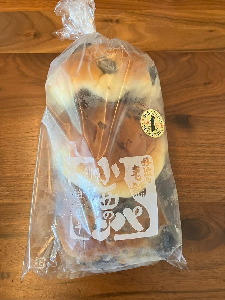小西のパンの黒豆パン