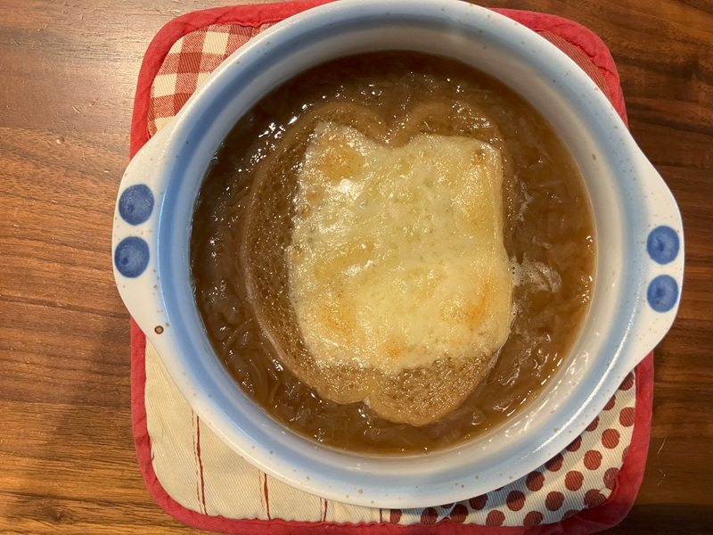 ロイヤルホストデリの「オニオングラタンスープ」を食べてみた