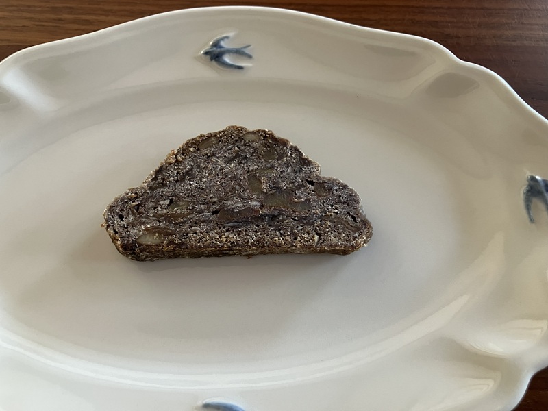 わざわざ「砂糖も卵もバターも使わないシュトレン」を食べてみた